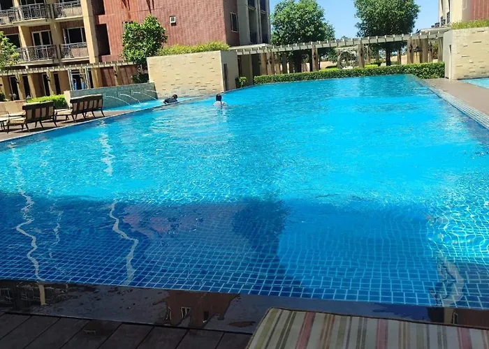 Near Moa With Pool Access Ws1205 4* Manila
